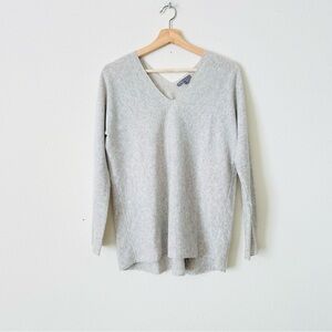 Vince SMALL 100% cashmere Vneck grey lightweight knit top